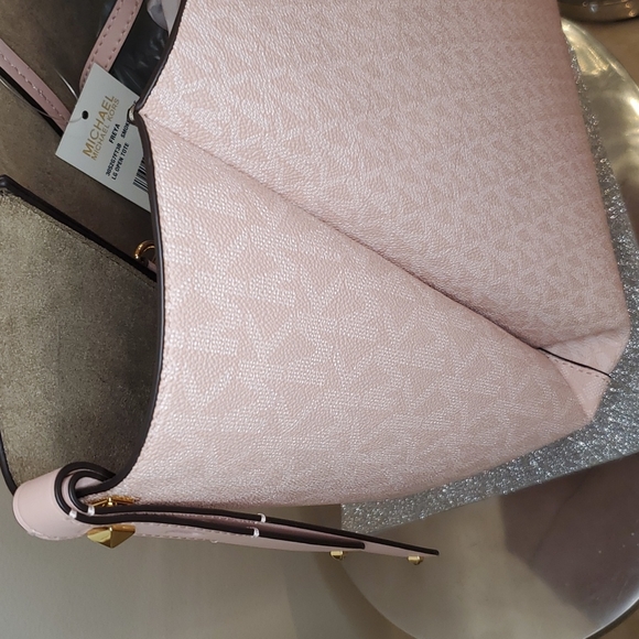 🎉HP🎉Michael Kors 💘NWT💘 Freya Pink Large Open Tote!💘💘💘 - Picture 4 of 17